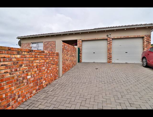 3 BEDROOM TOWNHOUSE RENTED IN LORRAINE